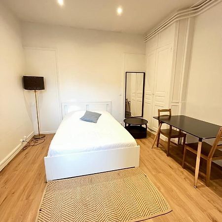 Le Jardinet, Face A La Cathedrale, Baignoire - Rdc Apartment Reims Bagian luar foto
